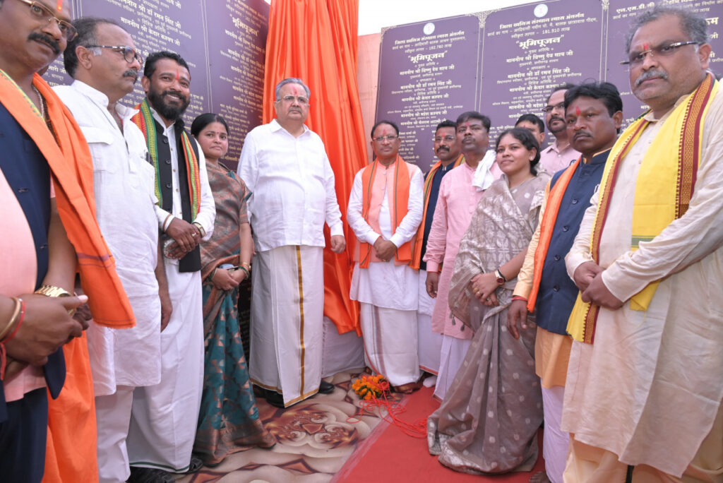 रायपुर : मुख्यमंत्री श्री विष्णु देव साय ने दंतेवाड़ा में 167 करोड़ 21 लाख रुपए के विकास कार्यों का किया लोकार्पण एवं भूमिपूजन