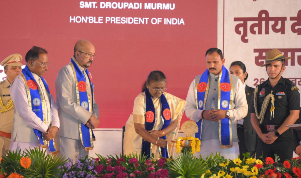 रायपुर : राष्ट्रपति श्रीमती द्रौपदी मुर्मु पंडित दीन दयाल उपाध्याय स्मृति स्वास्थ्य विज्ञान एवं आयुष विश्वविद्यालय पहुंची