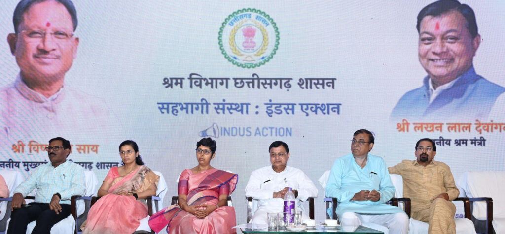 रायपुर : राज्य में श्रमिकों को रोजगार उपलब्ध कराने त्वरित कार्यवाही करें : श्रम मंत्री श्री लखनलाल देवांगन