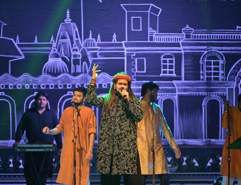 रायपुर : बस्तर मड़ई और क्षेत्रीय सरस मेला में भव्य सांस्कृतिक कार्यक्रम का आयोजन