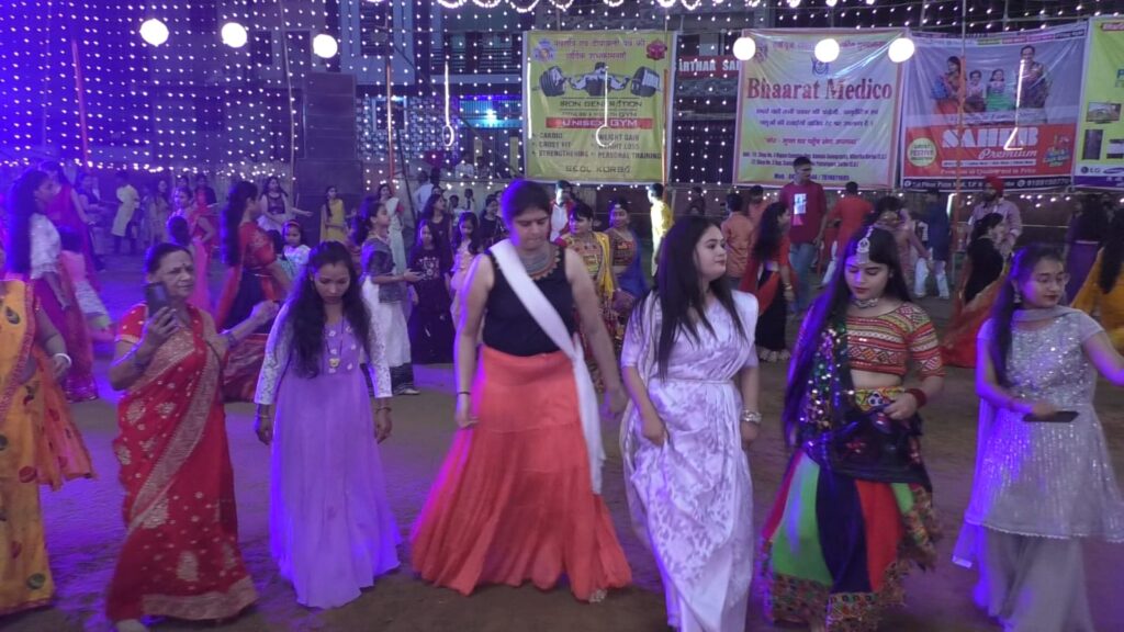 शिवाजी नगर में गरबा का ऐसा हुजूम की हर तरफ सिर्फ माता के भक्त…देर रात तक होती रही माता की आराधना