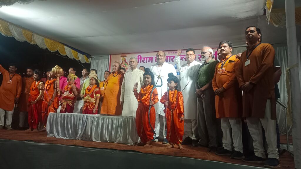 पूर्व मंत्री जयसिंह अग्रवाल कोरबा बस स्टेंड एवं राम दरबार मंदिर में रावण दहन कार्यक्रम में हुए शामिल