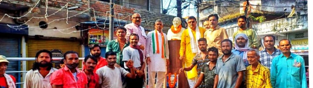 राष्ट्रपिता महात्मा गांधी और भारत के पूर्व प्रधानमंत्री लाल बहादुर शास्त्री के जयंती पर कांग्रेस पदाधिकारी और कार्यकर्ताओं ने पुष्पांजलि व माल्यार्पण अर्पित कर किया स्मरण…