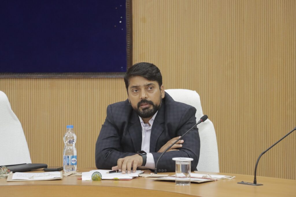 आयुक्त ने ली समय सीमा की बैठक