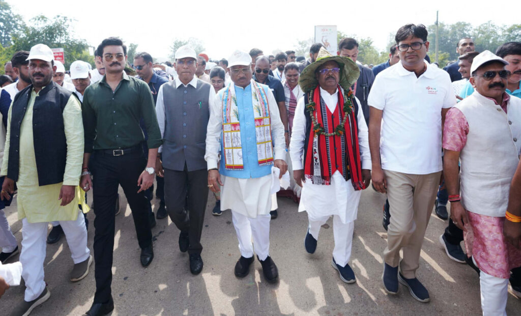 रायपुर : केन्द्रीय मंत्री डॉ. मंडाविया एवं मुख्यमंत्री श्री विष्णु देव साय की अगुवाई में जशपुर में माटी के वीर पदयात्रा का भव्य आयोजन