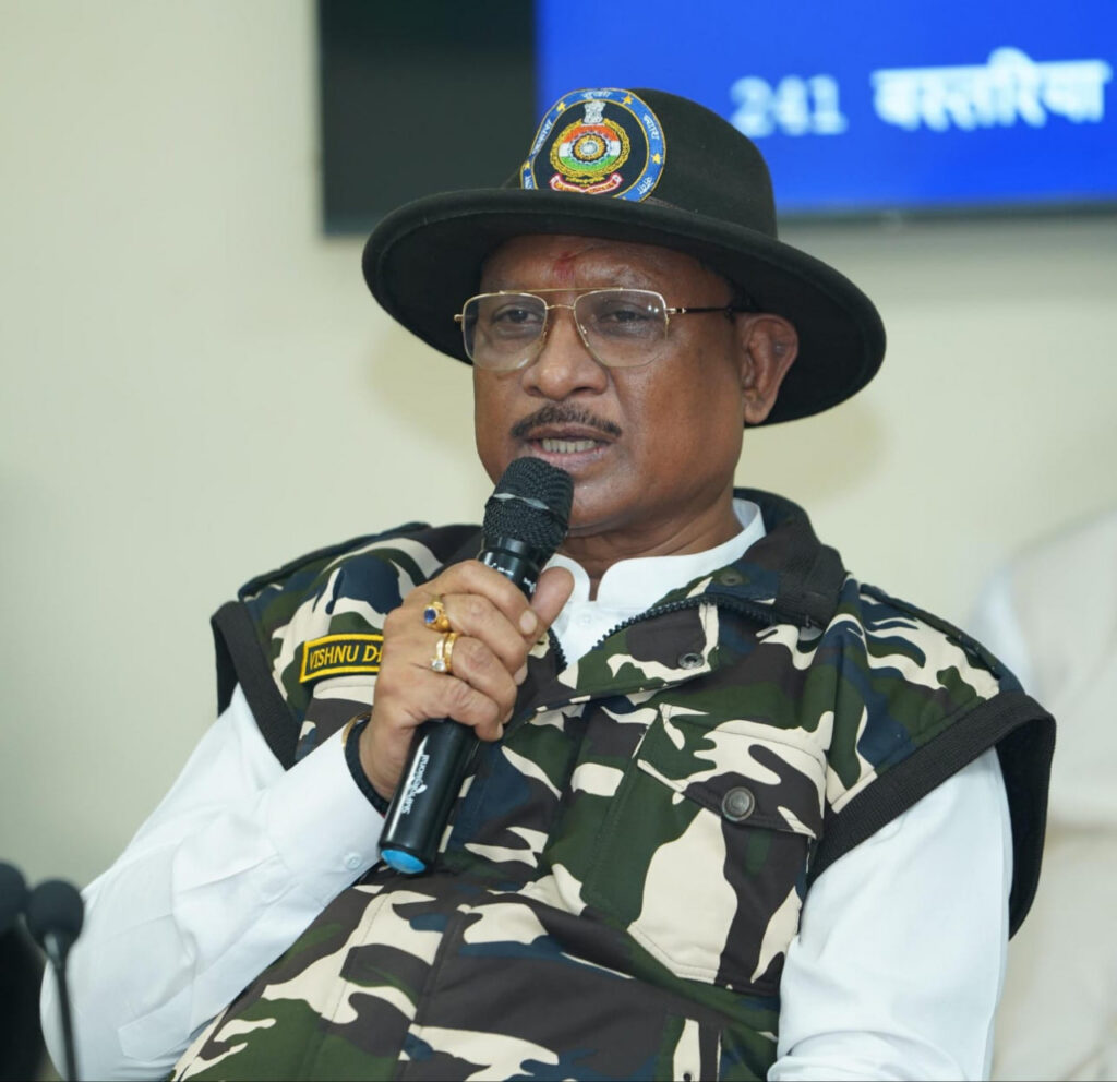 रायपुर : सुरक्षा बल का हिस्सा बनकर होता है गर्व: मुख्यमंत्री श्री विष्णुदेव साय से बोली महिला कांस्टेबल