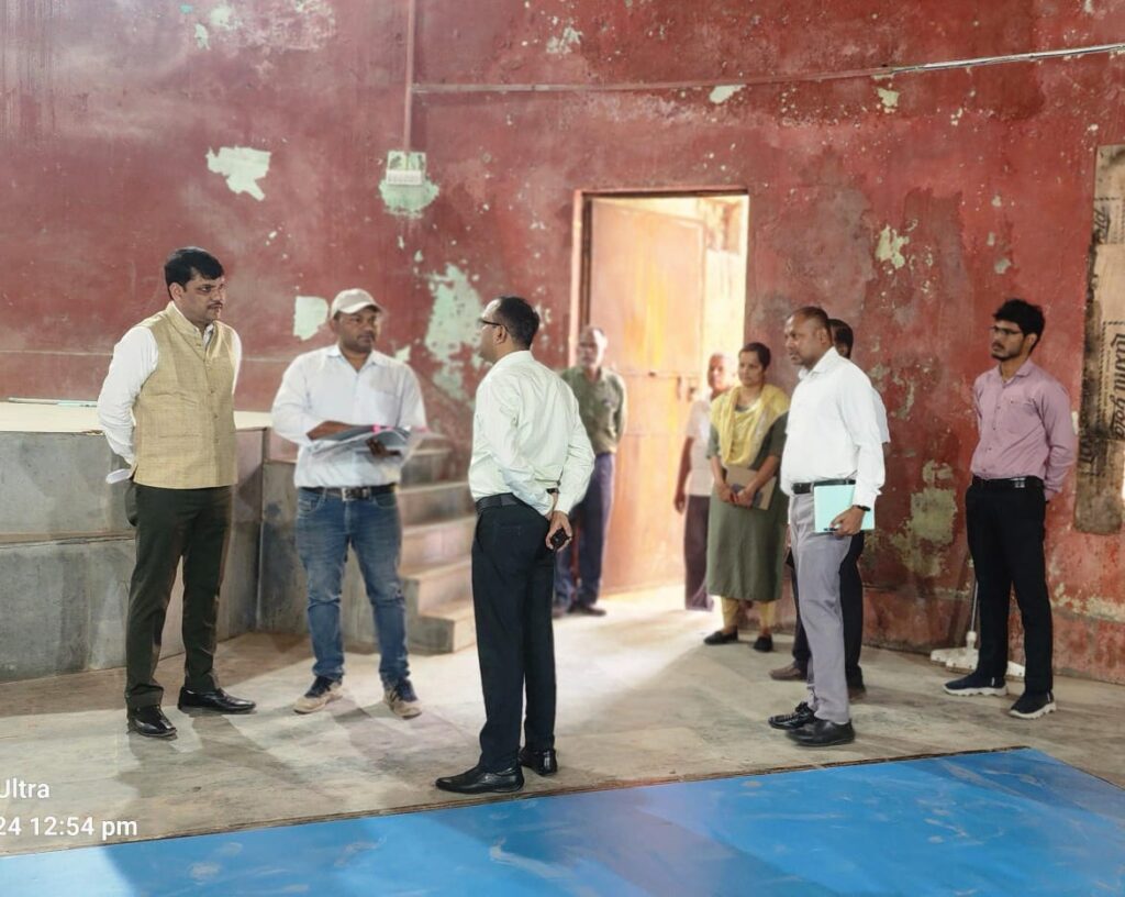 कलेक्टर ने कटघोरा नगर पालिका स्थित पुष्पवाटिका, स्टेडियम ग्राउण्ड एवं गोल गुंबद भवन का किया निरीक्षण