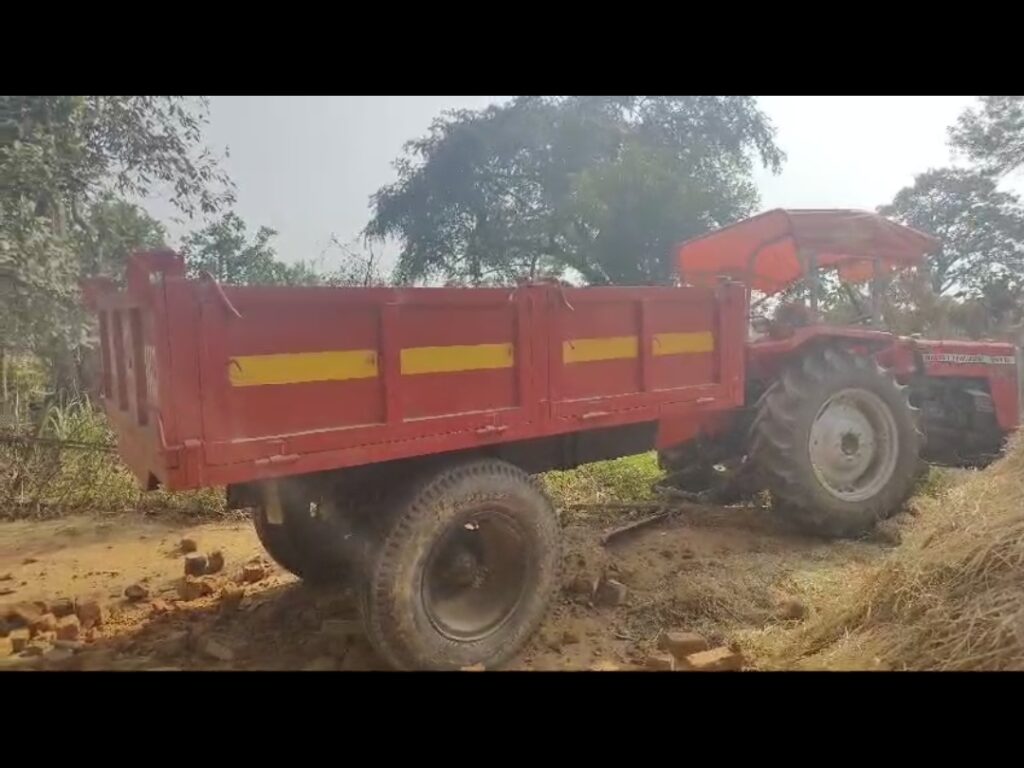 घर में जा घुसा तेज रफ्तार ट्रैक्टर, मां-बेटे की मौत… ग्रामीणों ने चालक और सहयोगी को जमकर पीटा…