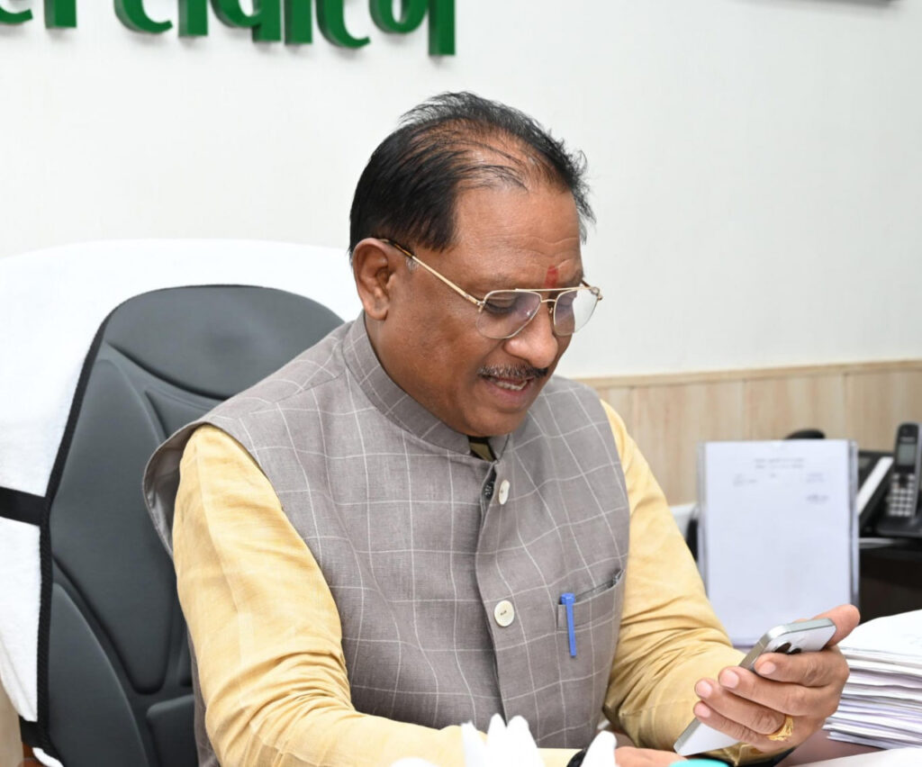 रायपुर : संघर्षों में पली बिटिया ने थामा बैडमिंटन का रैकेट तो मुख्यमंत्री ने दी शाबाशी, कहा- खूब आगे बढ़िये, हम आपके साथ हैं