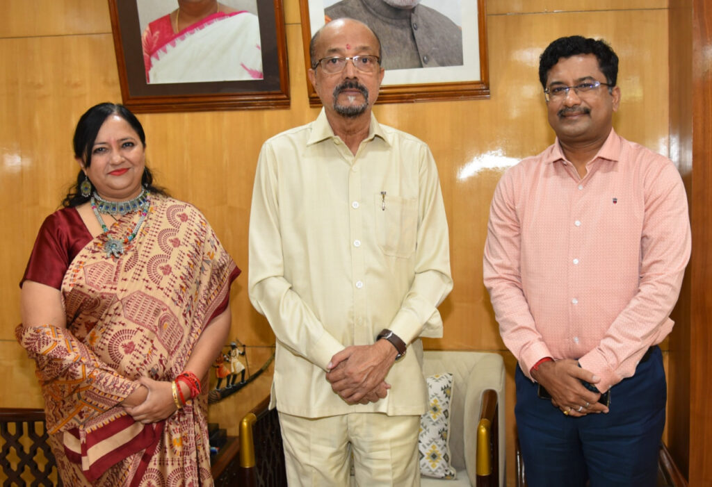 रायपुर : राज्यपाल श्री डेका से अनुसूचित जाति एवं जनजाति, पिछड़ा वर्ग विभाग के प्रमुख सचिव श्री बोरा ने सौजन्य भेंट की