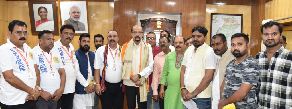 रायपुर : राज्यपाल श्री डेका को छठ महापर्व में शामिल होने के लिए न्यौता