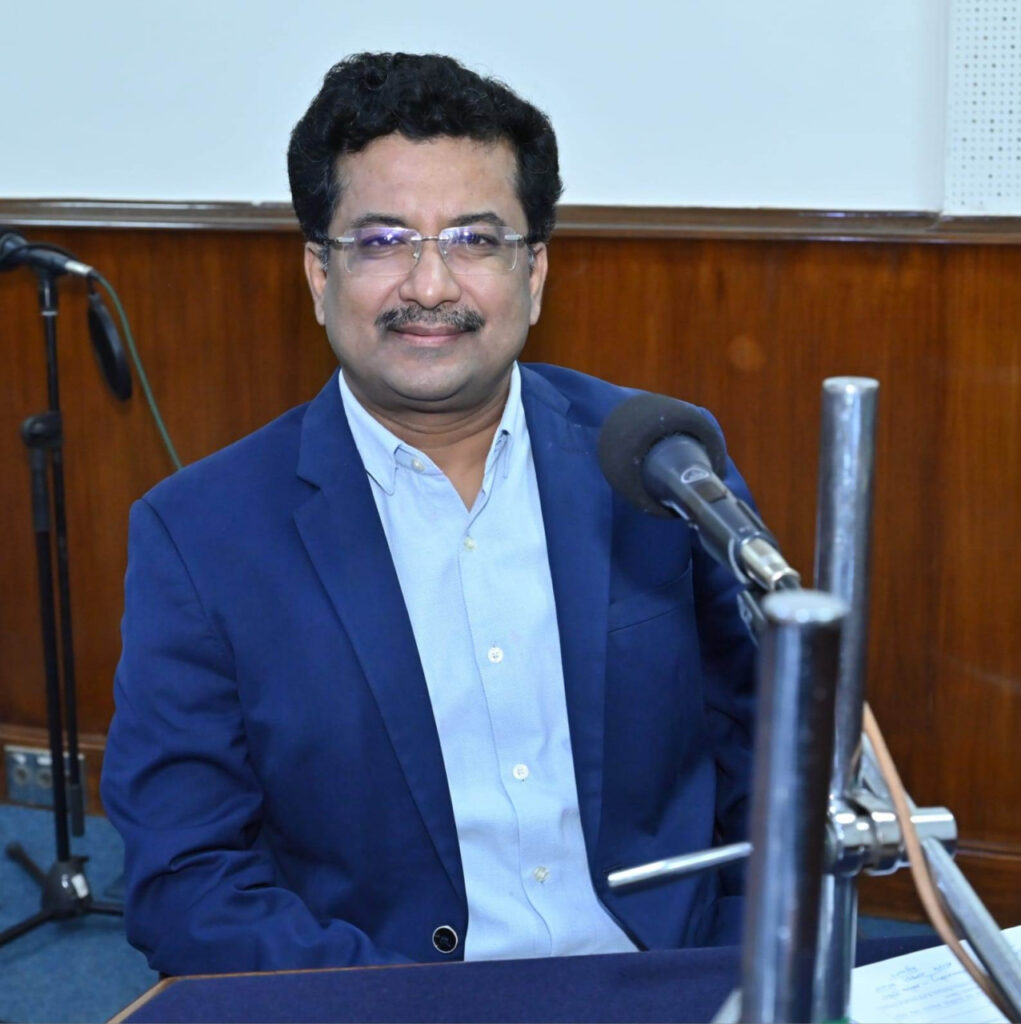 रायपुर : प्रमुख सचिव श्री सोनमणि बोरा से आकाशवाणी द्वारा ली गई भेंट वार्ता का प्रसारण 30 नवम्बर को