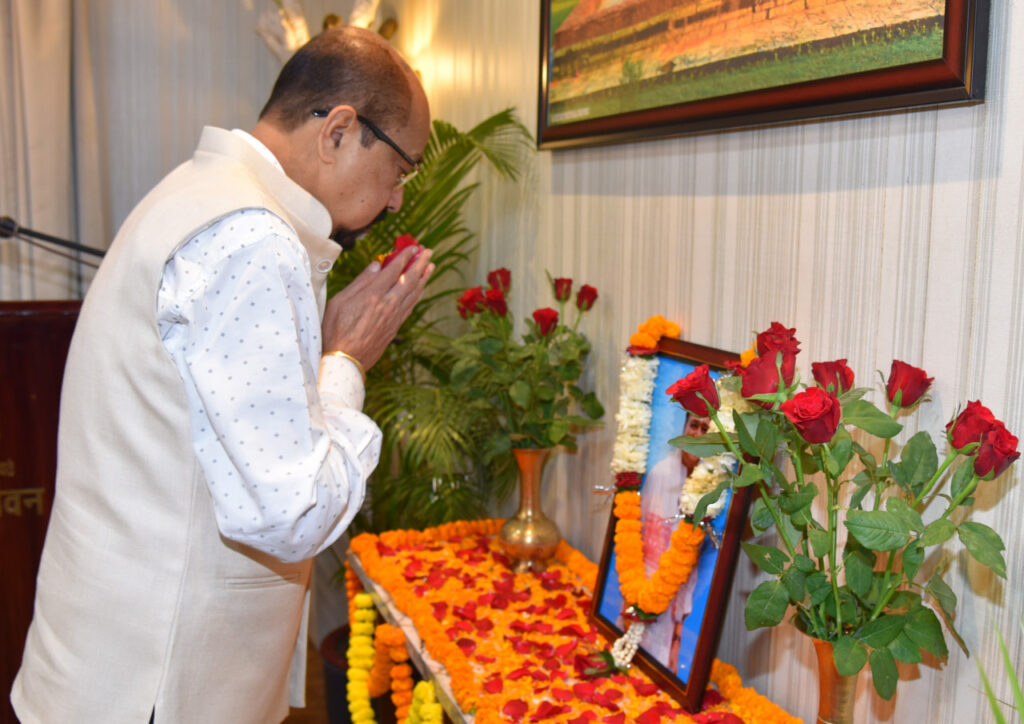 रायपुर : राज्यपाल श्री डेका ने भारत रत्न डॉ. भूपेन हजारिका की पुण्यतिथि पर उन्हें किया नमन