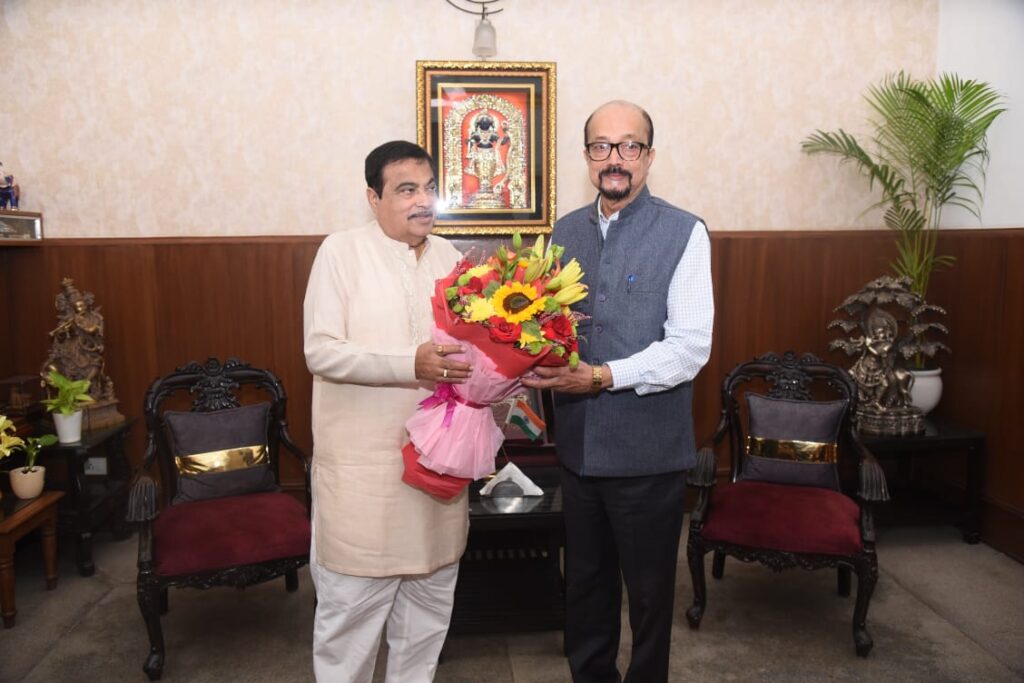 रायपुर : राज्यपाल श्री डेका ने केंद्रीय सड़क परिवहन मंत्री श्री गडकरी से सौजन्य भेंट की