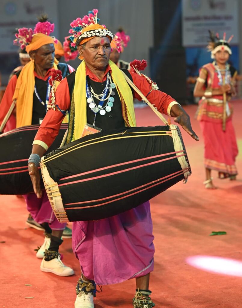 रायपुर : अंतर्राज्यीय आदिवासी लोक नृत्य महोत्सव का हुआ समापन