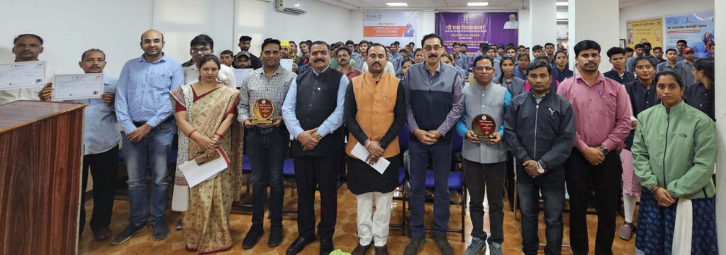 रायपुर : ’अमृतकाल: छत्तीसगढ़ विजन / 2047’ : सड्डू आईटीआई में संविधान दिवस पर प्रस्तावना का हुआ वाचन