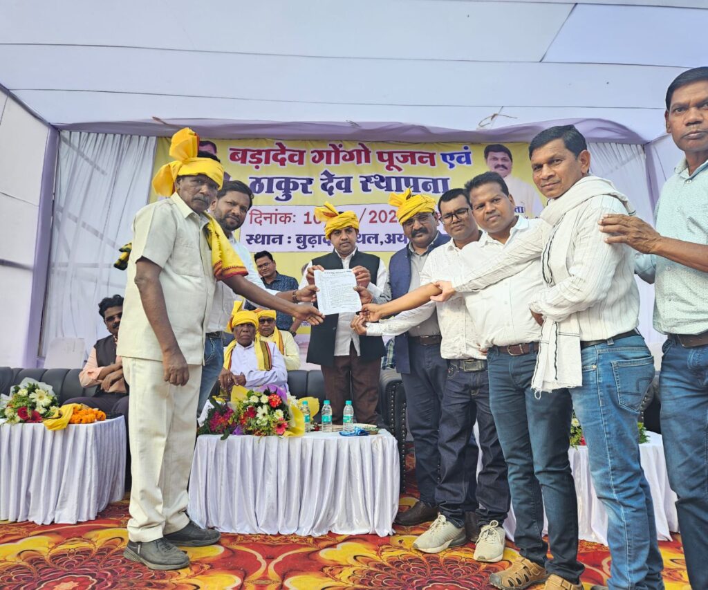 बड़ादेव गोंगोपूजन व ठाकुरदेव स्थापना दिवस कार्यक्रम में शामिल हुए पार्षद नरेंद देवांगन…