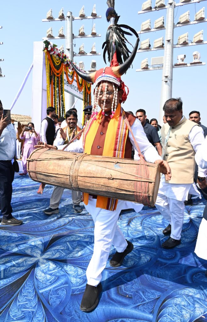 बस्तरिया रंग में रंगे दिखे मुख्यमंत्री श्री विष्णु देव साय
