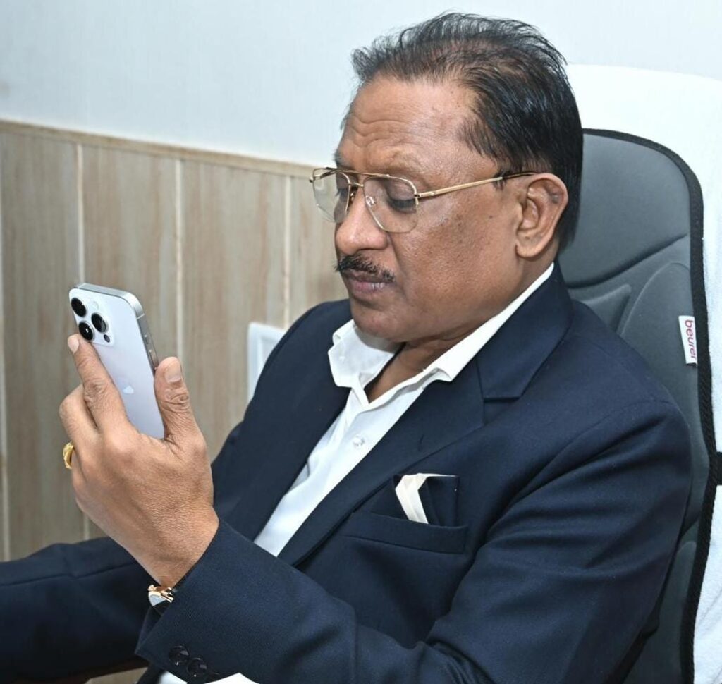 मुख्यमंत्री श्री विष्णुदेव साय ने हेलन केलर अवार्ड से सम्मानित कलाकार श्री बसंत साहू को दी बधाई…