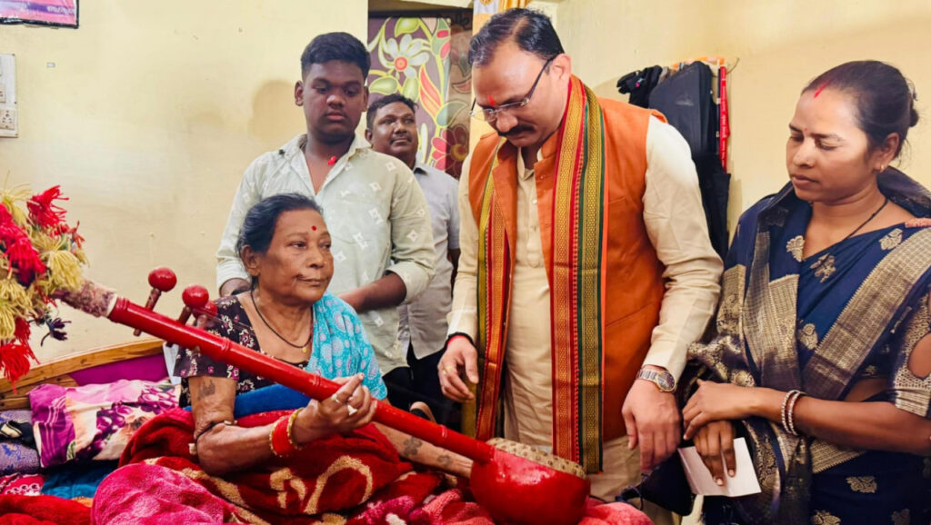 रायपुर : पद्मविभूषण श्रीमती तीजन बाई के इलाज में नहीं होनी चाहिए कोई कमी : मुख्यमंत्री श्री विष्णुदेव साय ने दिए हैं निर्देश