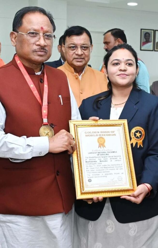 रायपुर : प्रदेश के पर्यटन को मिली नई पहचान : मधेश्वर पहाड़ को मिला शिवलिंग की विश्व की सबसे बड़ी प्राकृतिक प्रतिकृति शिवलिंग होने का गौरव…