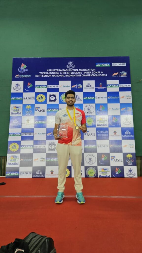 हरशित ठाकुर ने योनेक्स सनराइज़ 77वीं इंटर-ज़ोनल सीनियर नेशनल बैडमिंटन चैंपियनशिप 2024 में कांस्य पदक जीतकर इतिहास रचा…