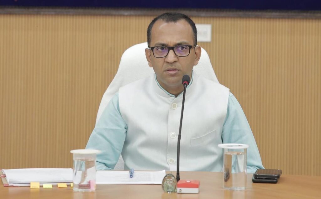 कलेक्टर की अध्यक्षता में राजस्व विभाग की बैठक हुई आयोजित