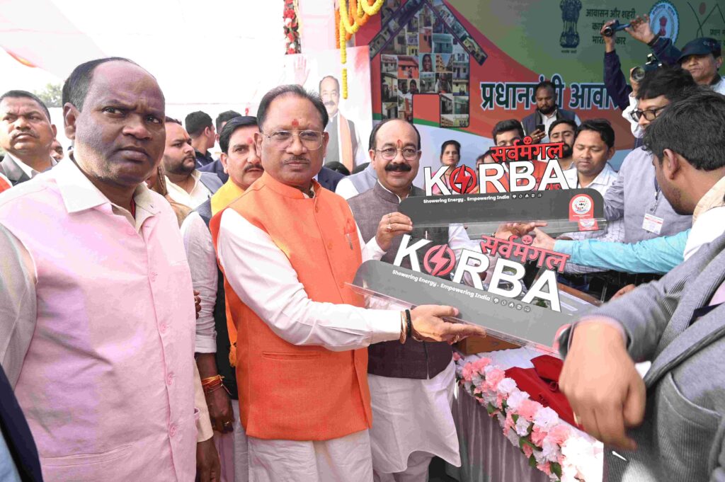 रायपुर : मुख्यमंत्री ने पीएम आवास के हितग्राहियों को दी चाबी..