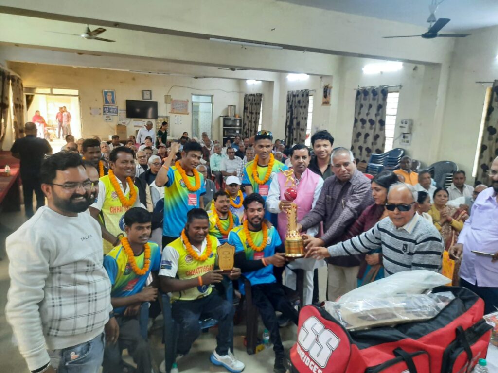 सियान सदन में दिव्यांगजन खिलाड़ियों एवं वरिष्ठों नागरिकों हेतु सम्मान समारोह का किया गया आयोजन