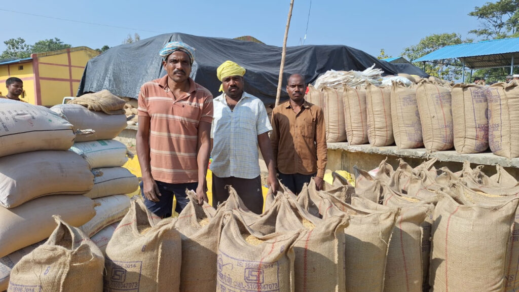 कोरबा : अच्छी फसल और अच्छा कीमत पाकर खुश है तीनो भाई