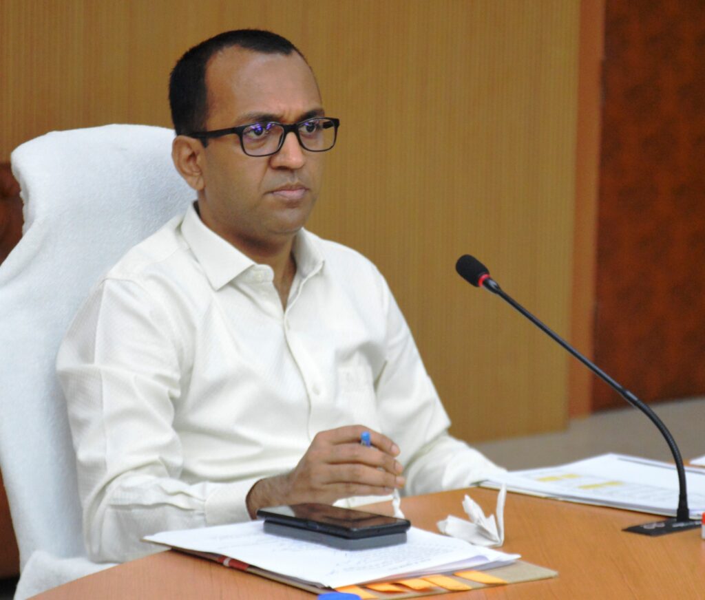 बोर्ड परीक्षा के परिणाम में श्रेष्ठ प्रदर्शन करें शिक्षा विभागः कलेक्टर श्री अजीत वसंत