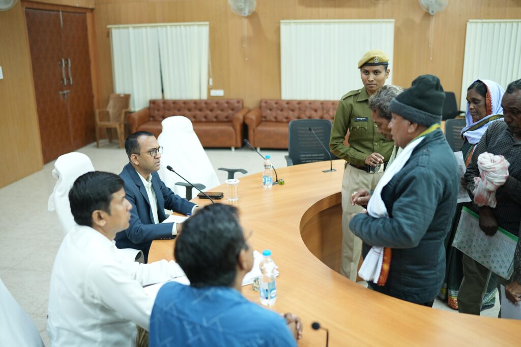 जनदर्शन में कलेक्टर ने सुनी आम नागरिकों की समस्या