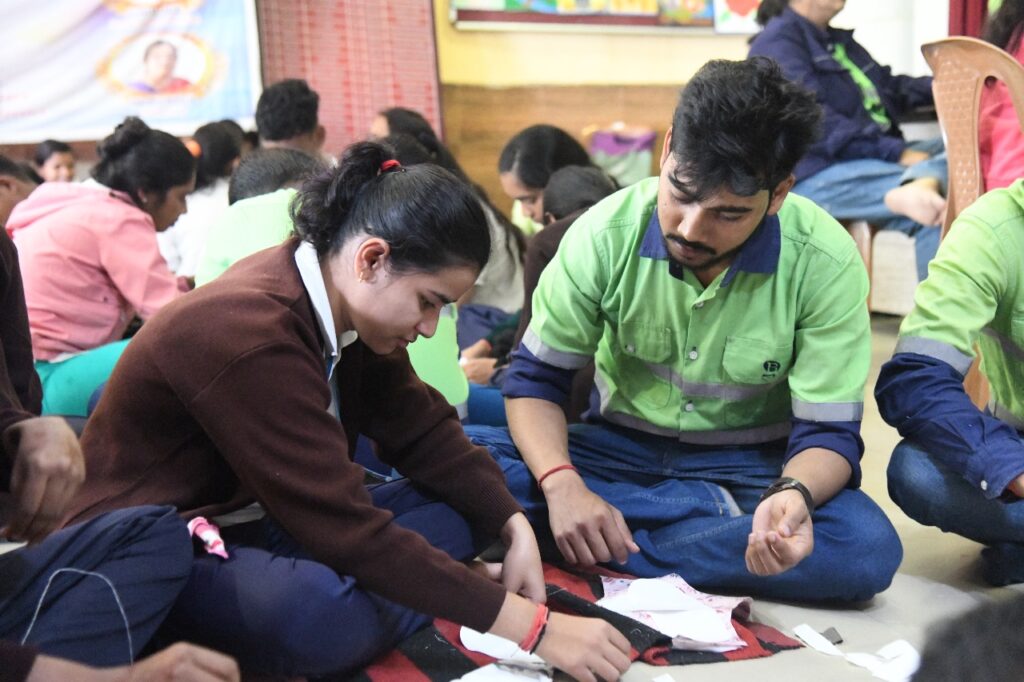 बालको कर्मचारियों ने दिव्य ज्योति स्कूल में मनाया अंतर्राष्ट्रीय दिव्यांग दिवस..