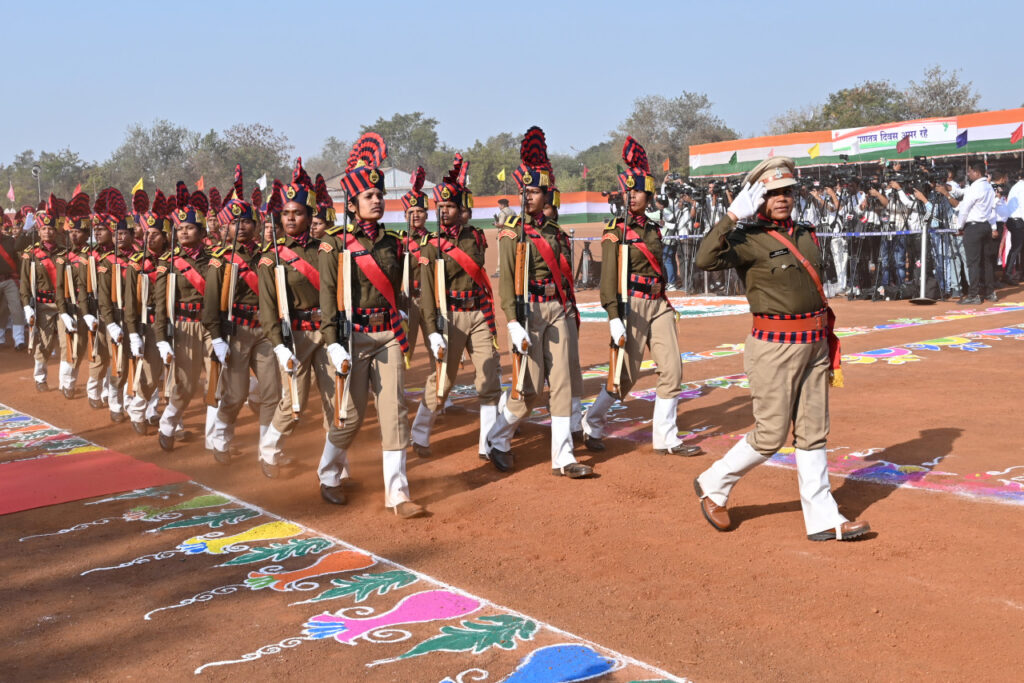 रायपुर : गणतंत्र दिवस समारोह : राज्यपाल श्री रमेन डेका ने राजधानी के मुख्य समारोह में विजेताओं को किया सम्मानित