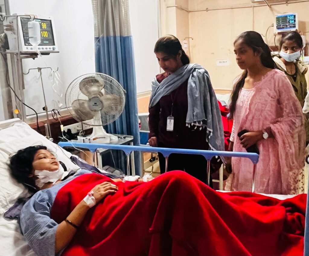 तलाक के बाद पति को छोड़कर लिव-इन-रिलेशनशिप में रह रही महिला पर प्रेमी ने चाकू से 6 वार किए… गंभीर रूप से घायल महिला को अस्पताल में कराया गया भर्ती…