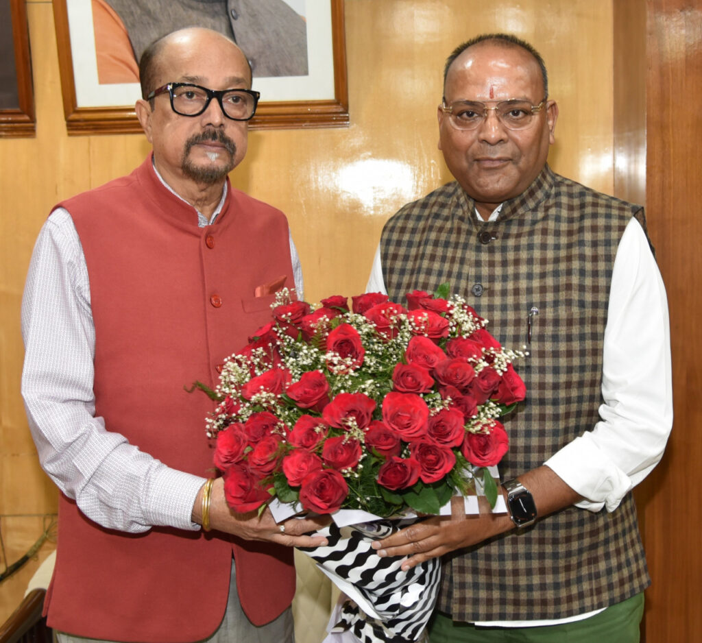 रायपुर : राज्यपाल श्री डेका से विधायकगणों ने सौजन्य भेंट की