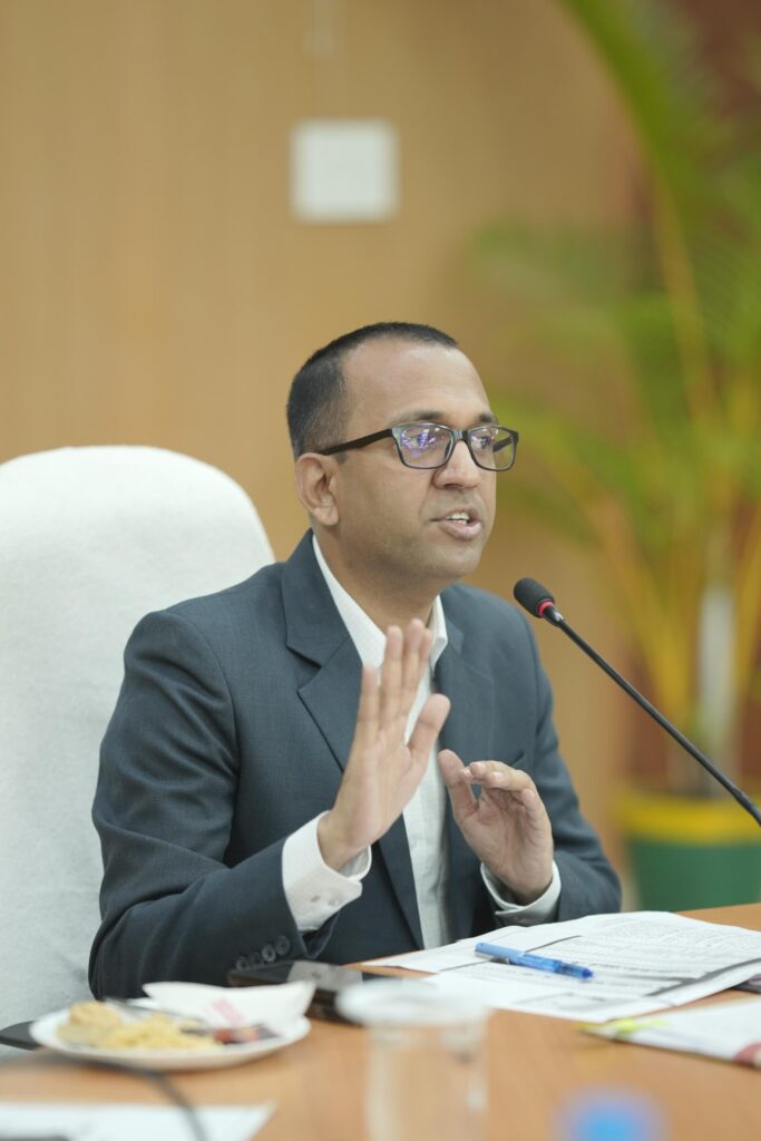 धान खरीदी में अनियमितताओं पर कलेक्टर ने की सख्त कार्रवाई