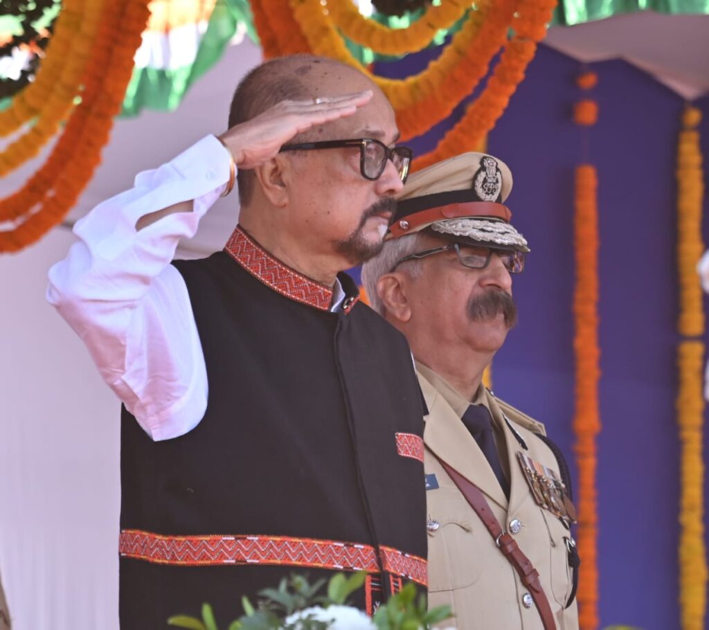 रायपुर : गणतंत्र दिवस के अवसर पर राज्यपाल श्री रमेन डेका द्वारा आज यहां राजधानी रायपुर में पुलिस परेड ग्राउंड में ध्वजारोहण किया गया और परेड की सलामी ली गई