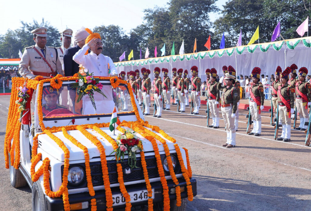 रायपुर : रायगढ़ में उप मुख्यमंत्री श्री अरूण साव ने फहराया राष्ट्रीय ध्वज
