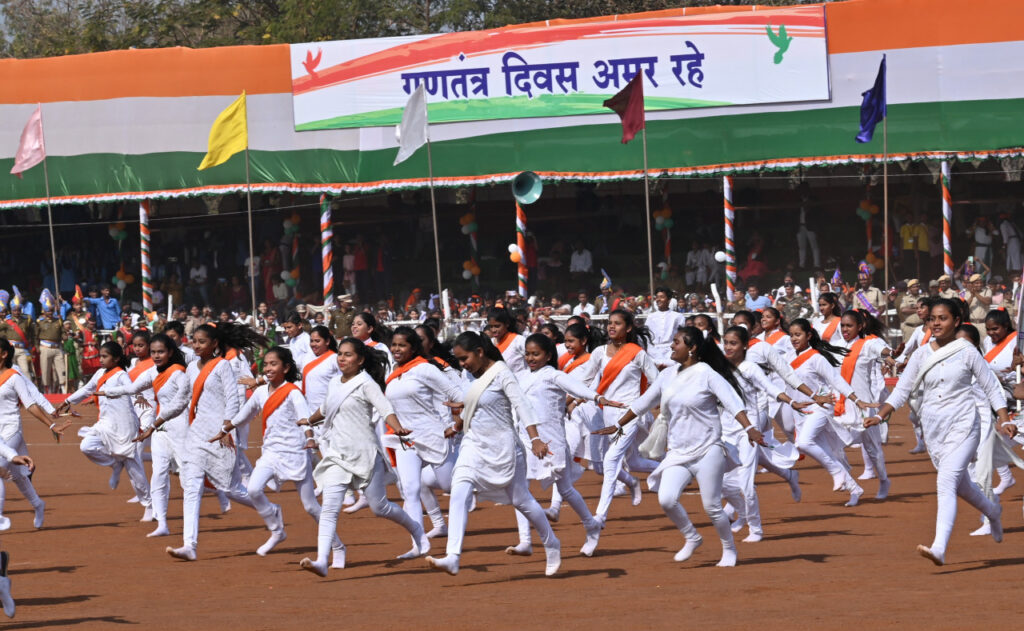 रायपुर : गणतंत्र दिवस समारोह में आकर्षक झांकियों ने बिखेरी छटा