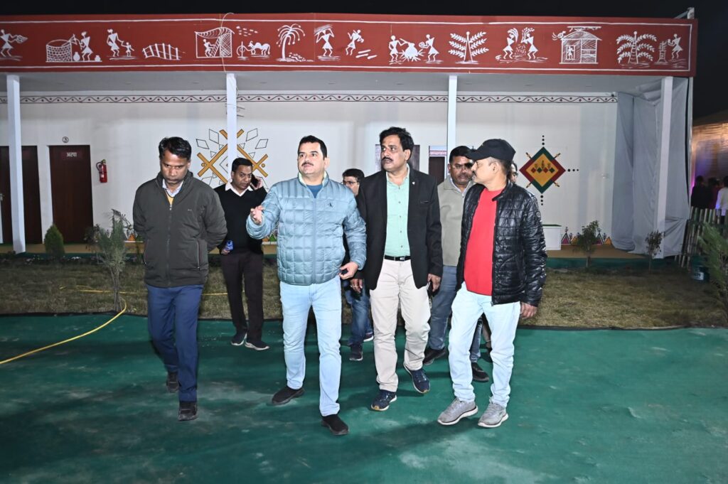 सचिव जनसंपर्क पी. दयानंद ने महाकुंभ में छत्तीसगढ़ पवेलियन का लिया जायजा…श्रद्धालुओं से की बात : बेहतर से बेहतर व्यवस्था करने के दिए निर्देश.