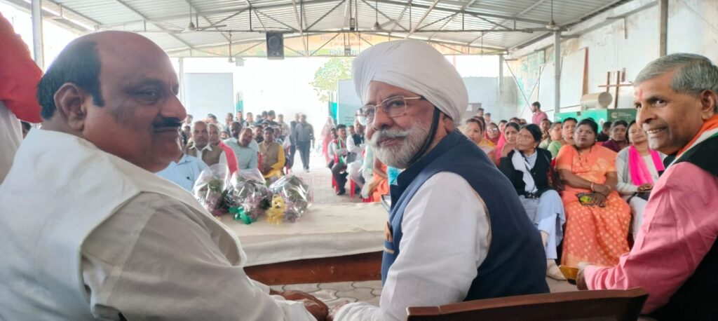 छत्तीसगढ़ प्रदेश कांग्रेस कमेटी द्वारा कोरबा निगम के लिए नियुक्त किये गए पर्यवेक्षक प्रदेश उपाध्यक्ष एवं पूर्व विधायक श्री गुरूमुख सिंह होरा के मुख्य आतिथ्य में जिला कांग्रेस कार्यालय टी पी नगर बैठक आयोजित..