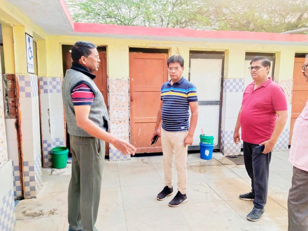 स्वच्छता महाअभियानरामनगर सुभाष ब्लाक, परसाभांठा में निगम ने चलाई मेगा स्वच्छता ड्राईव… अपर आयुक्त ने विभिन्न स्थलों पर पहुंचकर स्वच्छता कार्यो का किया निरीक्षण, दिए आवश्यक दिशा निर्देश…