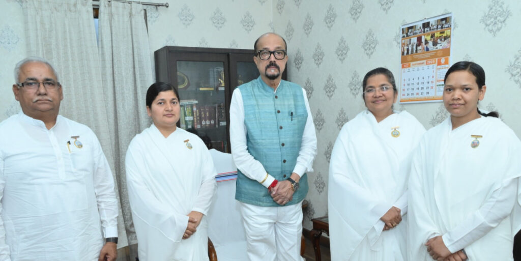 रायपुर : राज्यपाल श्री डेका से प्रजापिता ब्रह्माकुमारी ईश्वरीय विश्वविद्यालय के संचालक ने की सौजन्य भेंट
