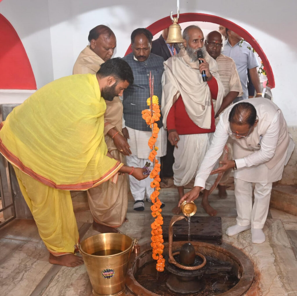 रायपुर : गहिरा गुरु महाराज के उपदेशों से आदिवासी समाज को मिला सत्य सनातन धर्म का बोध – मुख्यमंत्री श्री विष्णुदेव साय