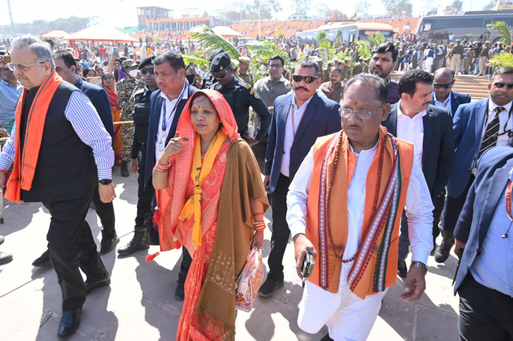 रायपुर : मुख्यमंत्री श्री विष्णुदेव साय, राज्यपाल एवं विधानसभा अध्यक्ष समेत सभी मेहमान अरेल घाट पहुंचे..सभी ने लगाई आस्था की डुबकी..