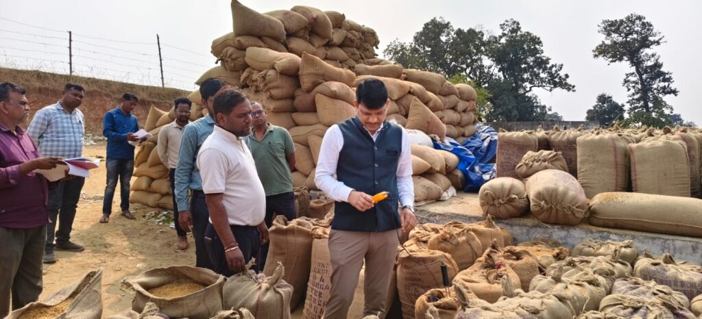 धान खरीदी में अनियमितता पर समिति प्रबंधक और फड़ प्रभारी के विरूद्ध की गई कार्रवाई