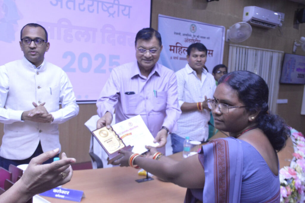 रायपुर : प्रदेश सरकार के प्रयासों से हो रहा है महिला सशक्तिकरण उद्योग मंत्री श्री लखन लाल देवांगन