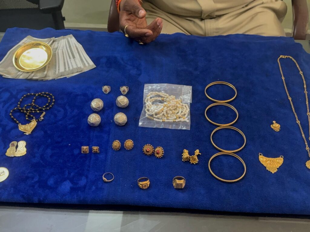 बालको के रिटायर्ड कर्मी के घर हुई चोरी का खुलासा: 4 आरोपियों से 9 लाख रुपए के सोने-चांदी के जेवरात और मोटरसाइकिल बरामद…