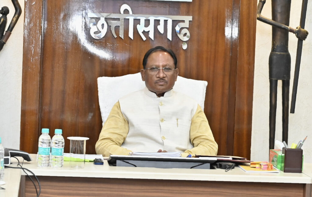 रायपुर : मुख्यमंत्री श्री विष्णु देव साय की अध्यक्षता में उनके निवास कार्यालय में कैबिनेट की बैठक शुरू